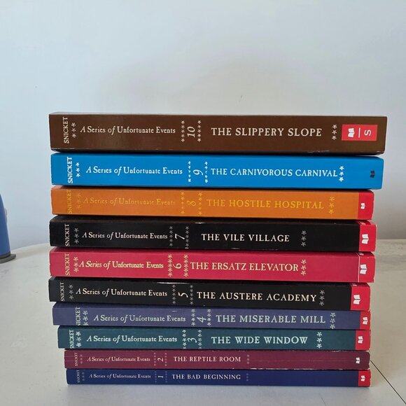 Series of Unfortunate Events Softcover Book Set (1-9) - Picture 1 of 6